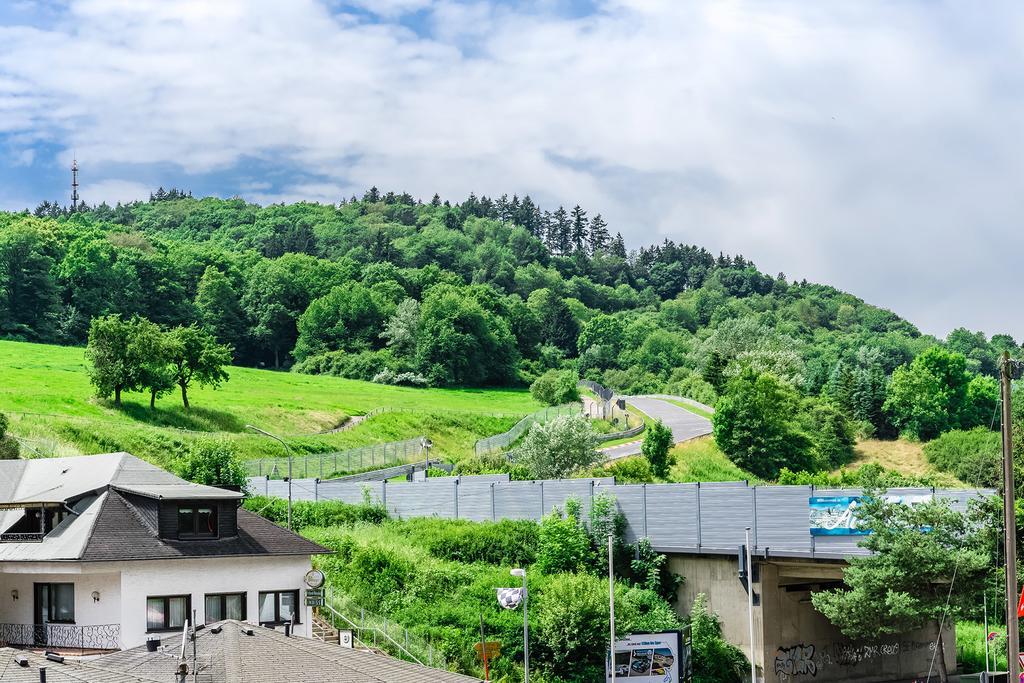 Hotel An Der Nordschleife Adenau Exterior photo
